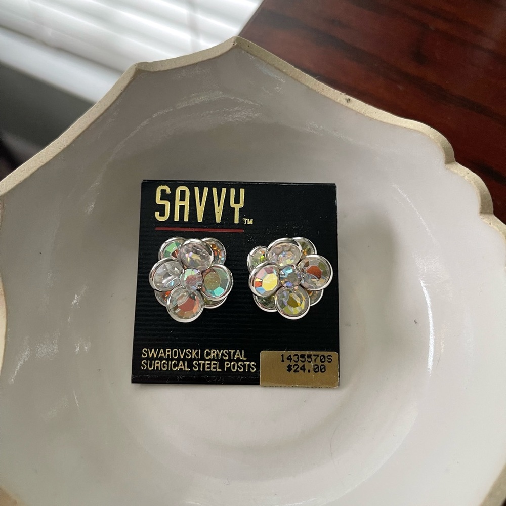 Savvy Crystal flower earrings